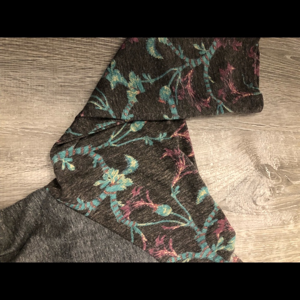 LuLaRoe Randy Tee - Picture 2 of 4